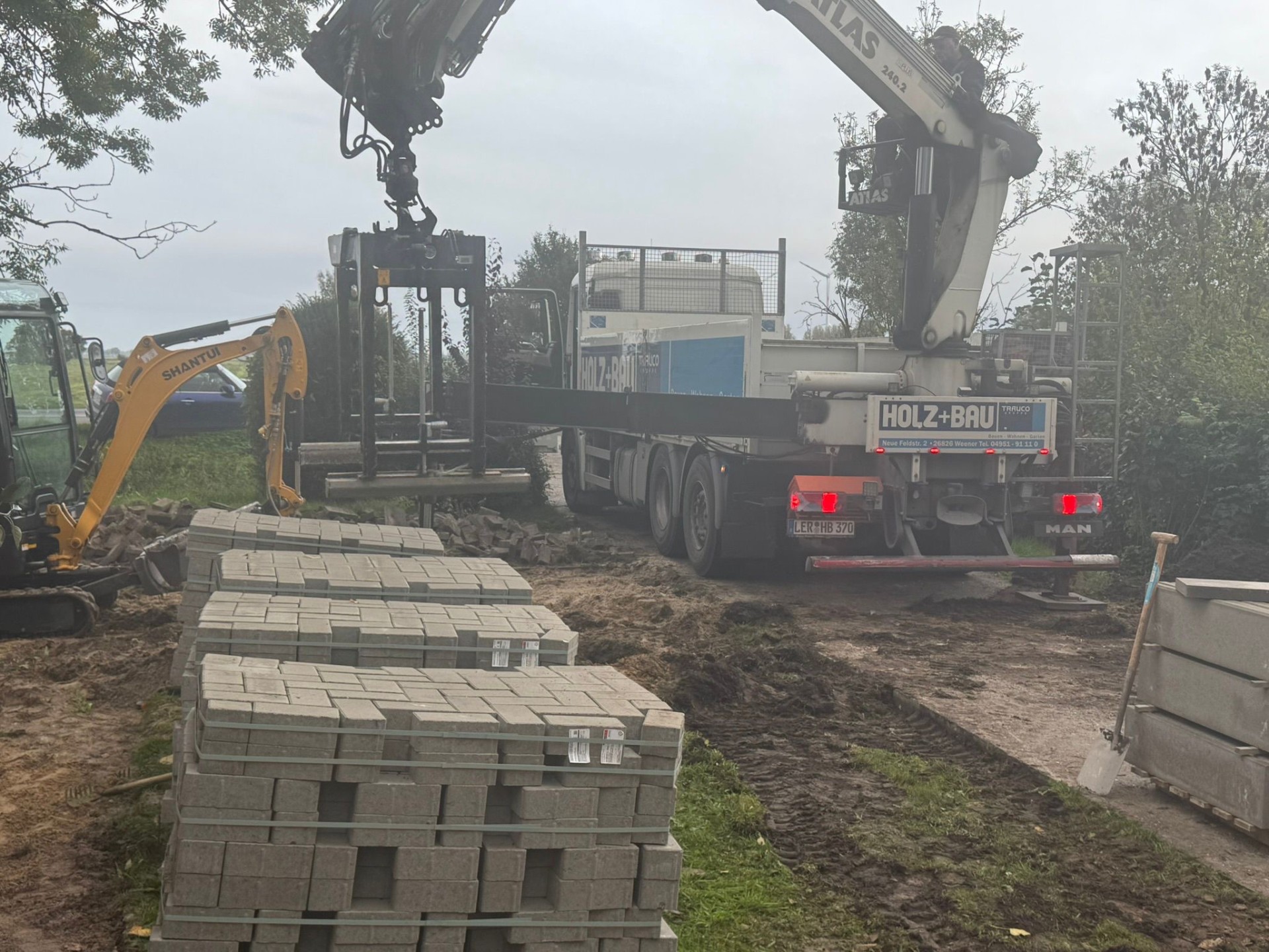 Materiallieferung mit Kran