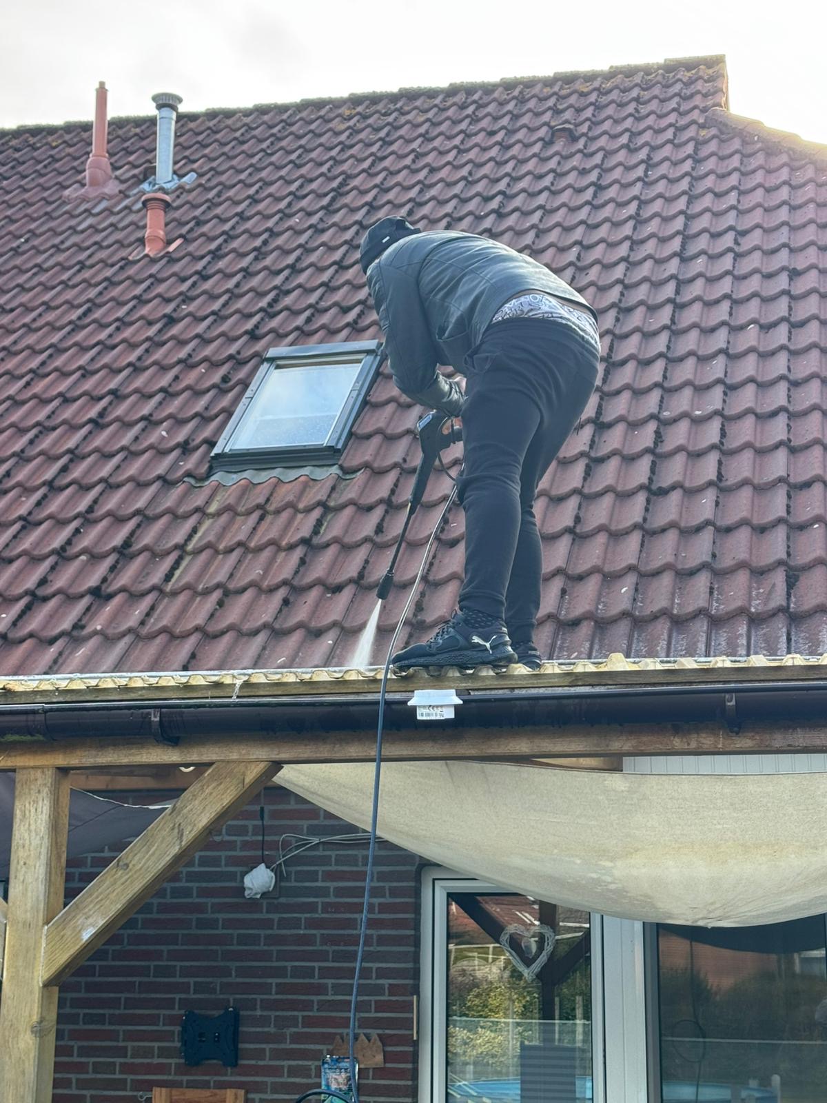 Dachreinigung mit Hochdruckreiniger